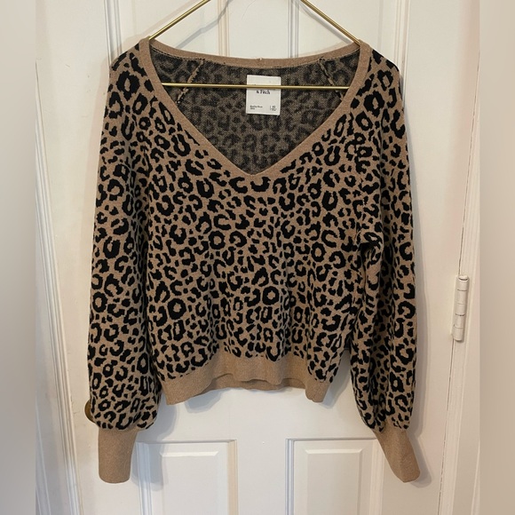 Abercrombie & Fitch Leopard Print V-Neck Sweater XS Tan Black Animal Print - Picture 5 of 12